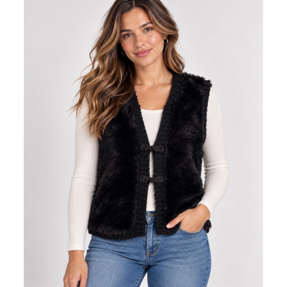 Chico's Size 0 S 4 Black Faux Fur Wool Blend Sweater Vest Toggle Quiet Luxury
